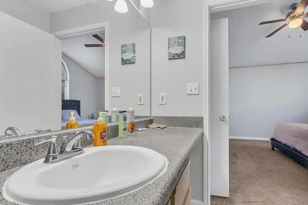 Oasis Getaway!!! Only Miles From Atl & Attractions 2 Bedroom Apts by Redawning