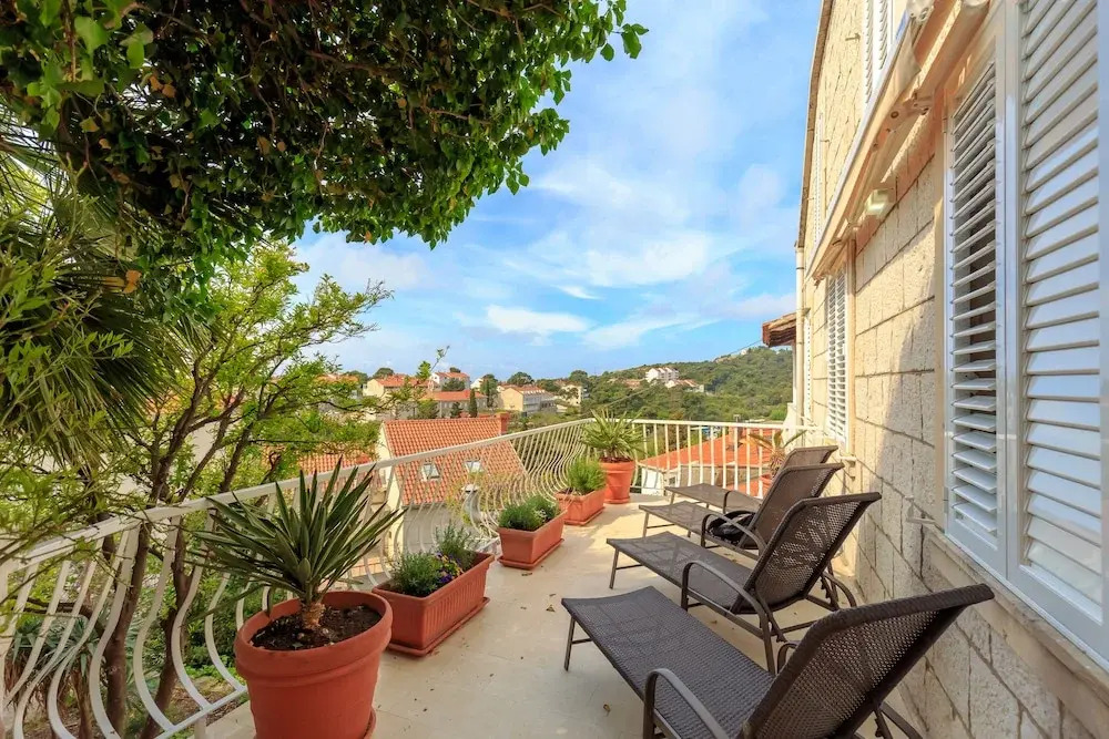 Ivana's Central Suites