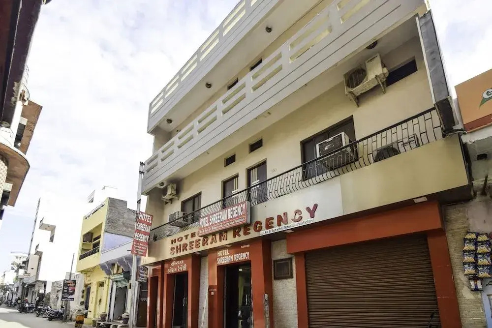 Oyo 29057 Shree Ram Regency