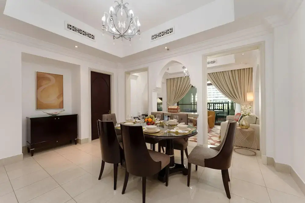 Maison Privee - Tasteful Apt cls to Burj Khalifa & Dubai Mall