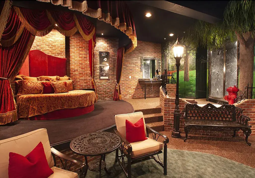 Destinations Inn Theme Rooms