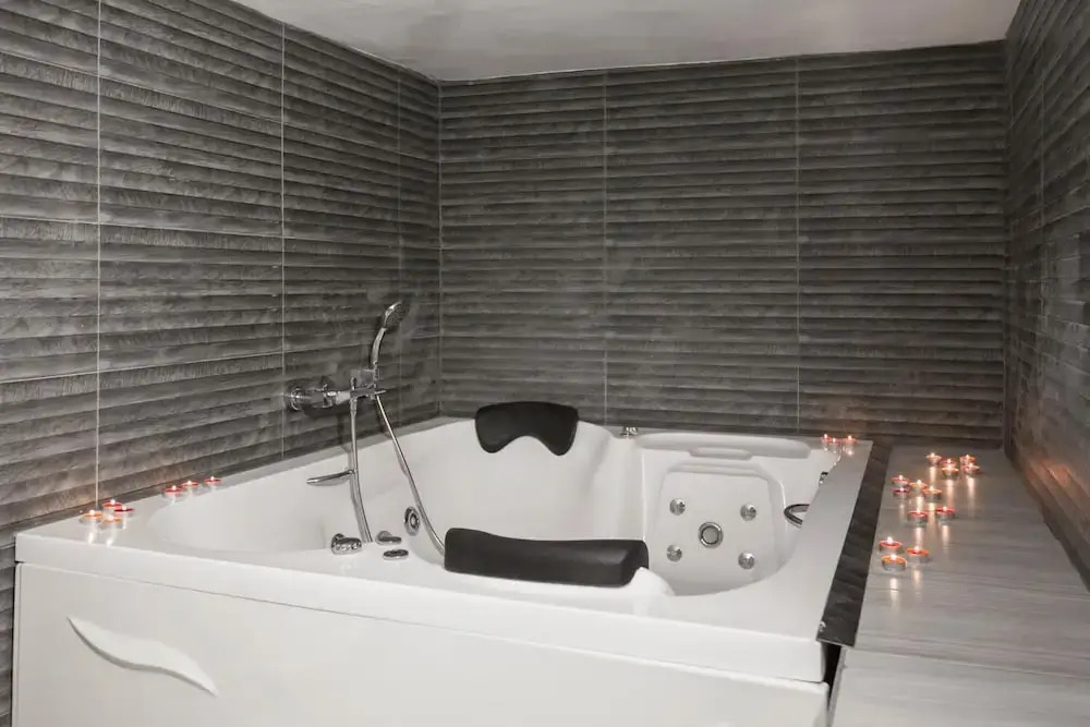 1 Bedroom Apartment w Kitchen