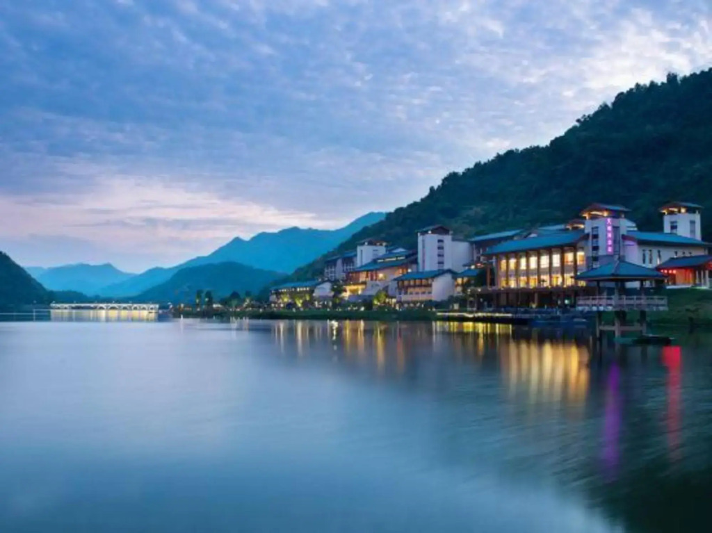 BJG Swan Lake Hot Spring Hotel Yingde