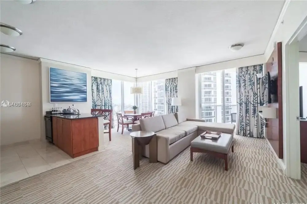 Fabulous Waterfront 2BR 2BA Trump Tower Apartment 6 Guests