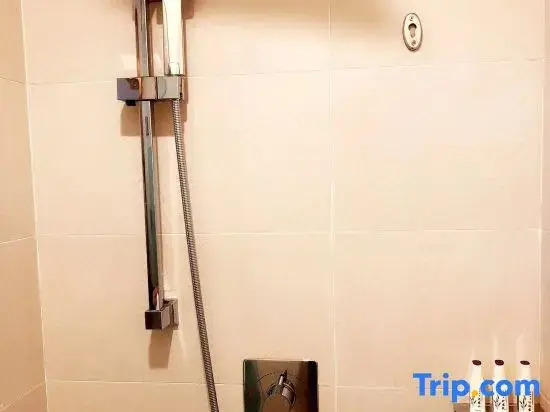 Lavande Hotel(Wuhan Wuhuan Sports Center Lin Konggang Avenue Store)