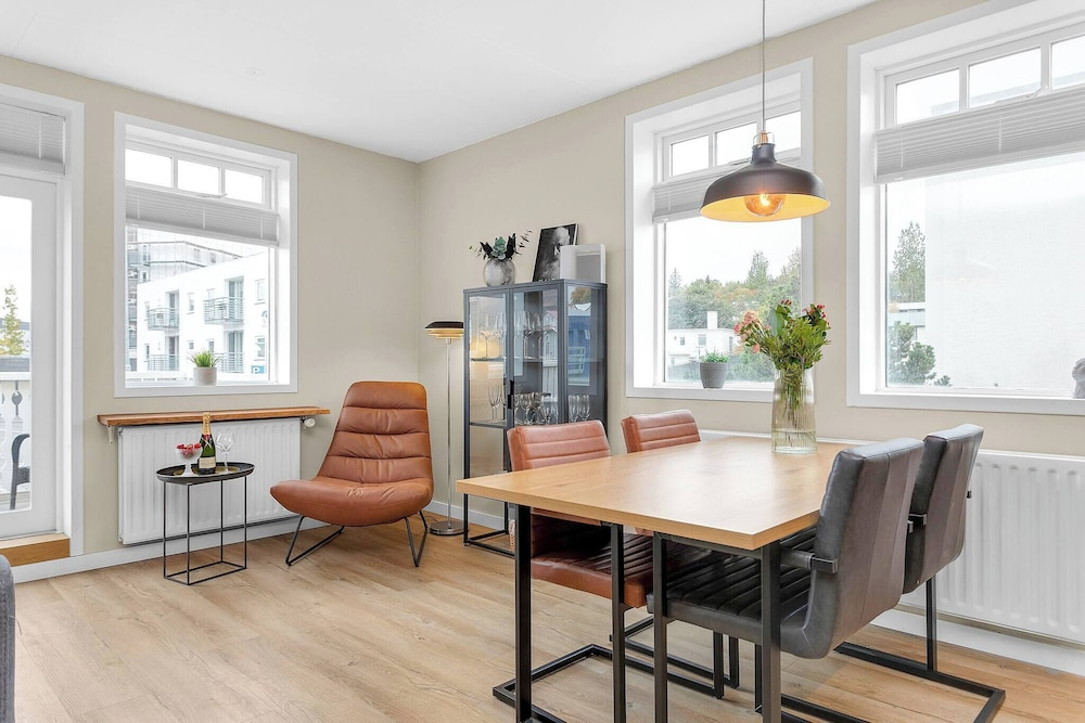 Nice two Bedroom, Downtown Apartment With Balcony