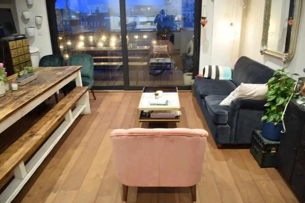 Contemporary 1 Bedroom Flat With Balcony in Hackney