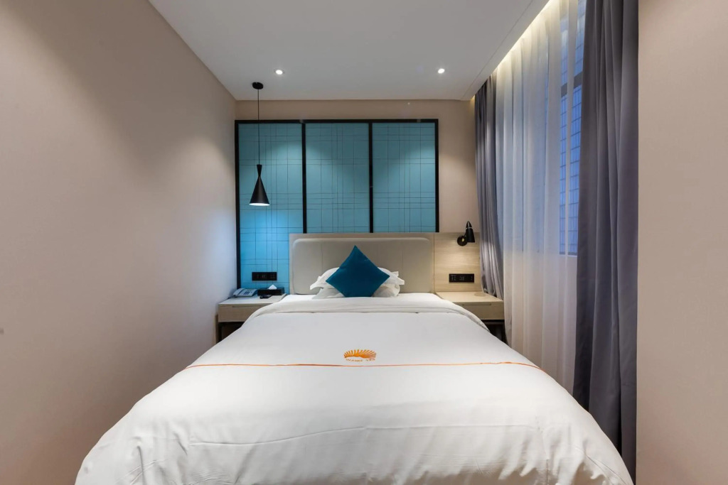 Warm Yes Hotel
