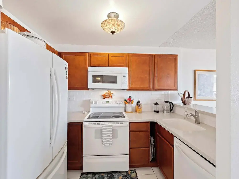 Kolu Honu Stunning Beachfront Condo for 2!