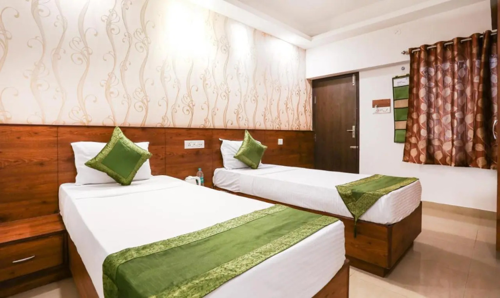 Treebo Comforts Inn, University Road Deralakatte