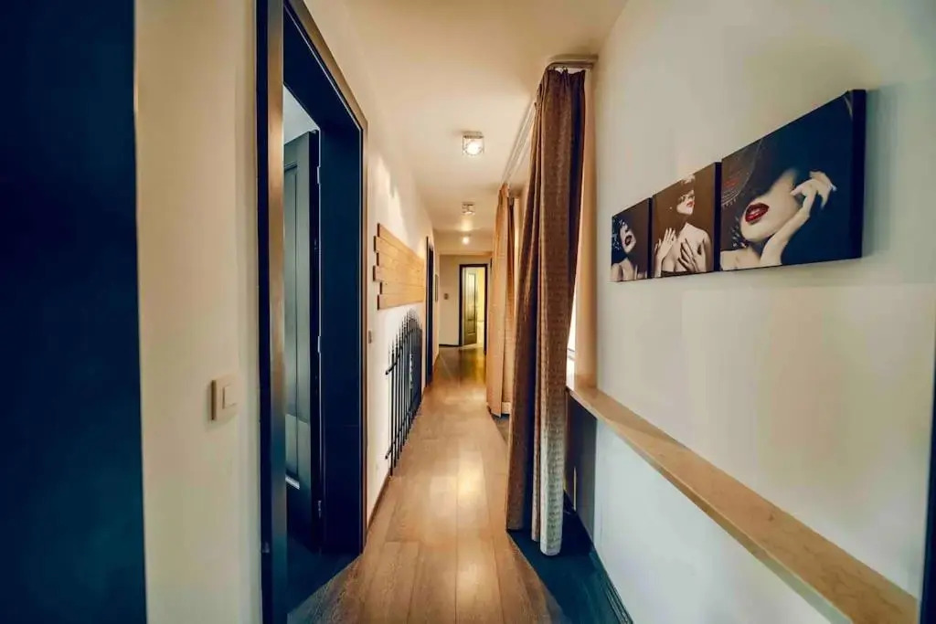Wagner Stays - Casino Royal Romantic 4BD - Rooftop - Whirlpool - Games