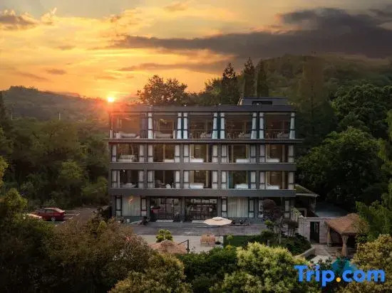 Xinchang Huaqianyueshang Homestay (Nineteen Peaks)