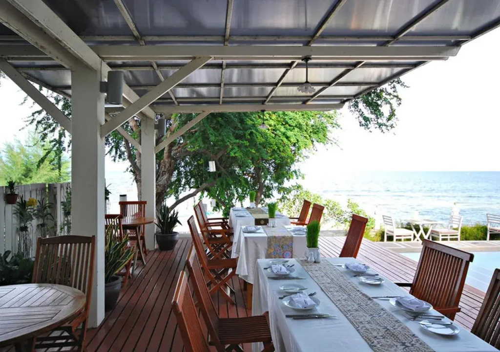 Baan Bayan Beachfront Hotel
