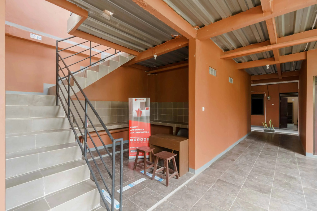 RedDoorz Syariah near Siloam Hospitals Bulak Kapal