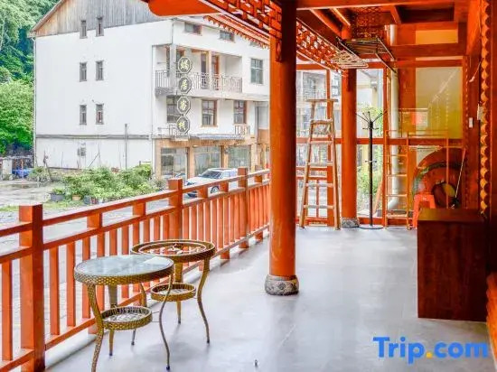 Jiuhu Lanqi Homestay (Shennongjia Dajiuhu) Pingqian Ancient Town Branch in the Scenic Area