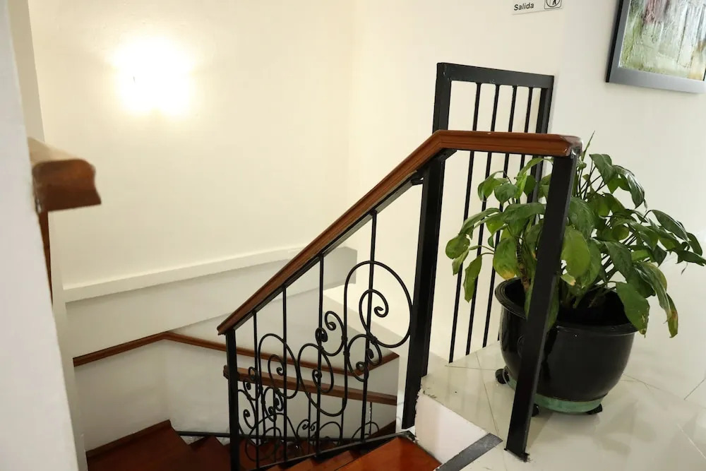 Cataleya Hotel