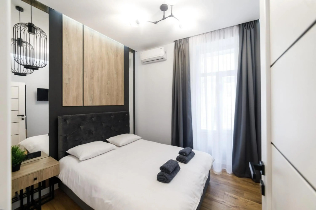 Royal apartment on Hmelnytskogo 37