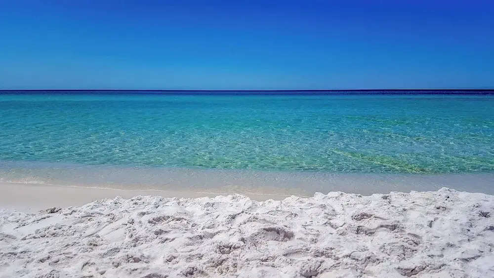 Large Private Pool & Short Walk to Beach! Outdoor Tv!!