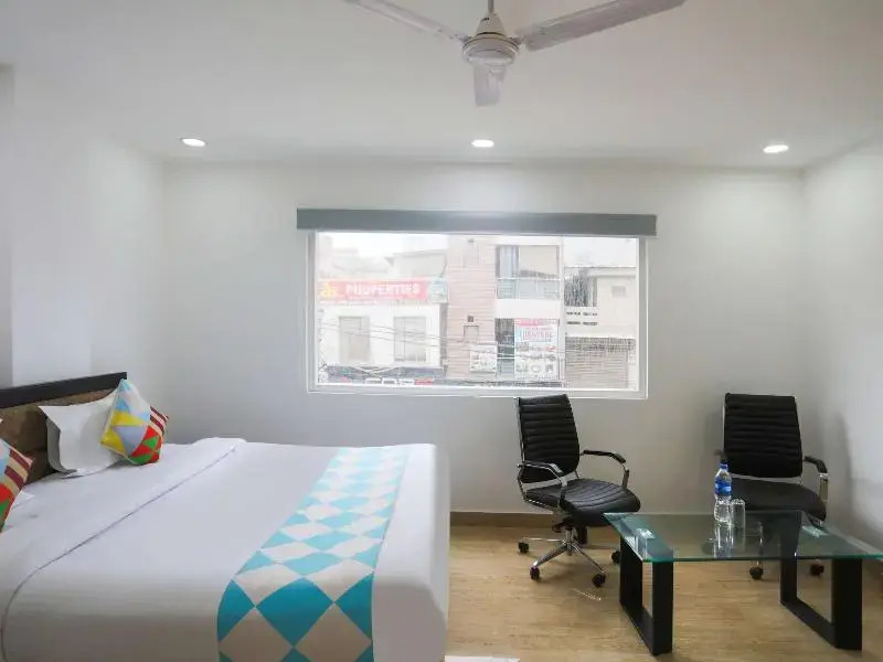 OYO 79600 The Premium Villa