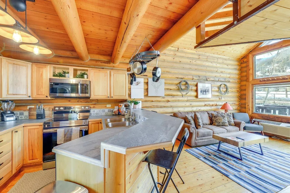 Cozy Mountain Condo Across From Snow King Ski Mtn!