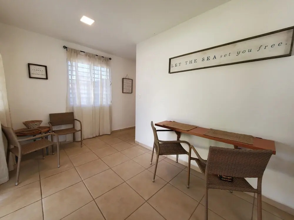 Comfy apartment 8 minute walk from beach