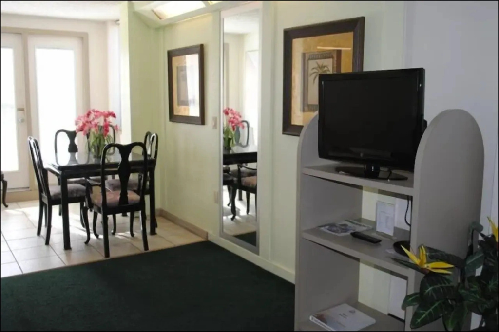 Howard Johnson by Wyndham Oceanfront Daytona Beach
