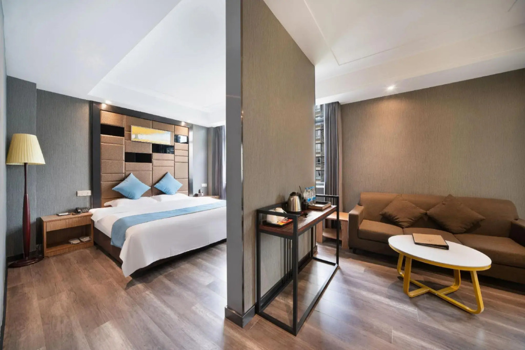 Lizhi Holiday Hotel
