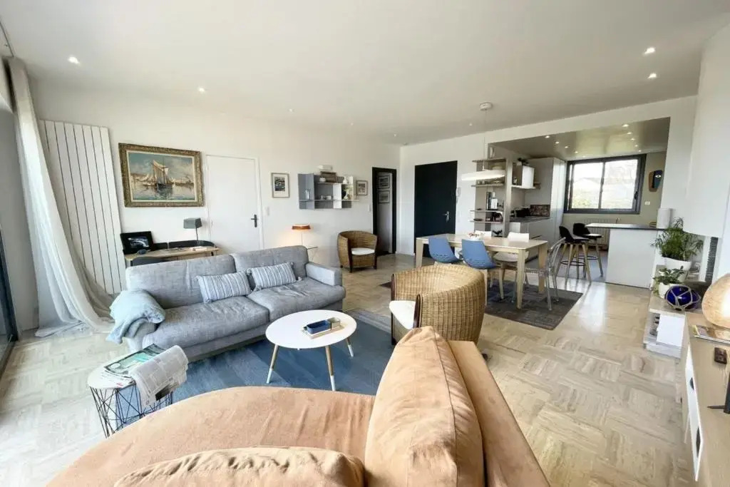 LUXURY T3 neuf de standing Front de mer vue 180