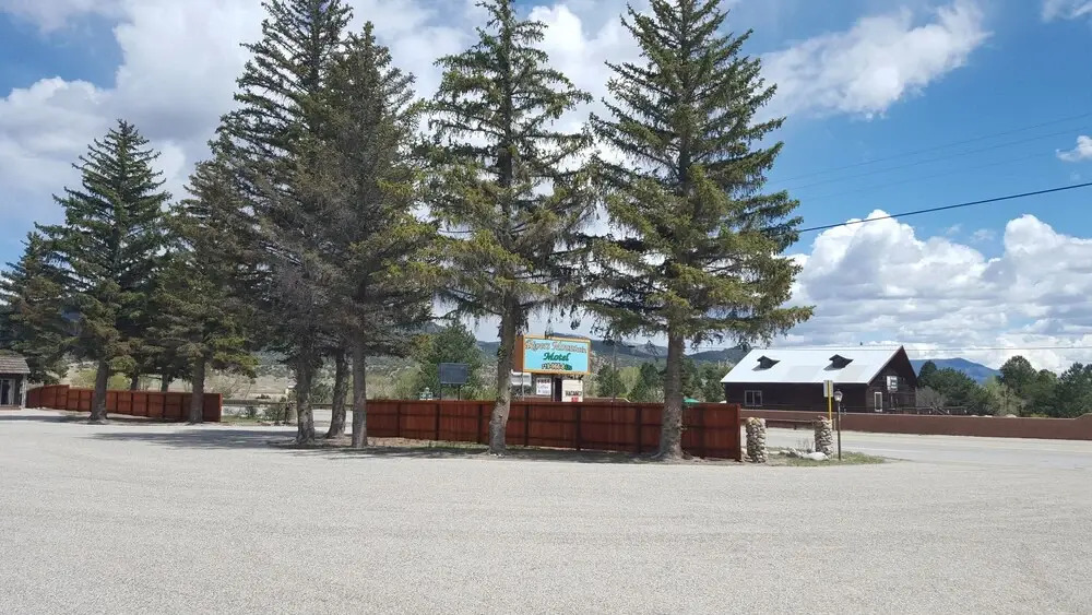 B&B Riverside Motel