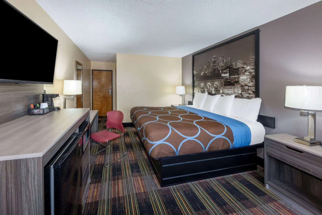 Super 8 by Wyndham Kansas City at Barry Road/Airport
