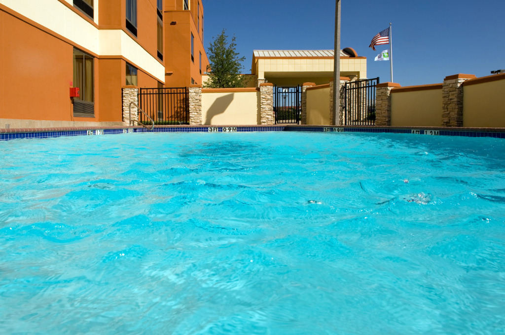 Holiday Inn Express & Suites Irving Conv Ctr - Las Colinas by IHG