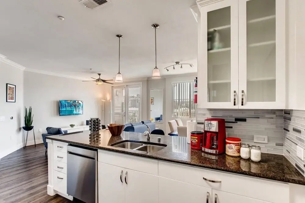 Amazing San Diego 2BR/2.5 Bath With Free Parking! (FV5)