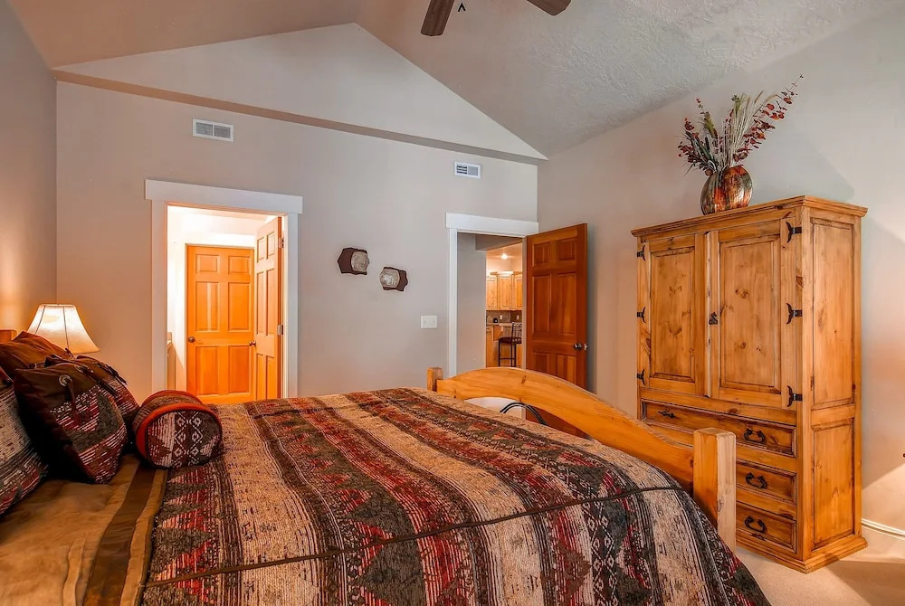 Town Pointe B303 3 Bedroom Condo by RedAwning