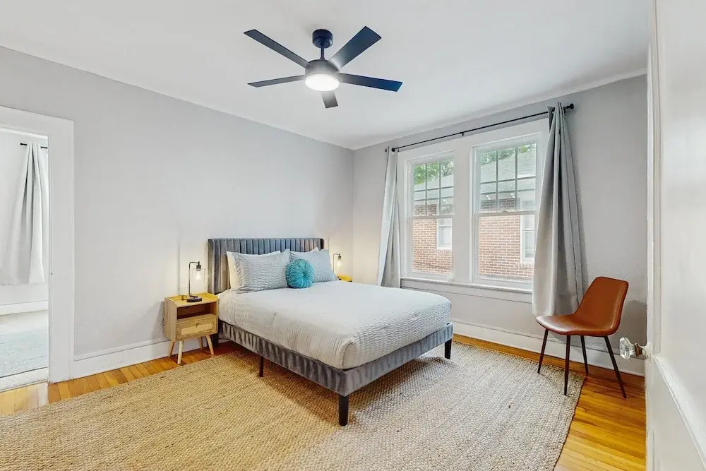 Spacious Duplex With Private Balcony, Washer & Dryer, and Wifi