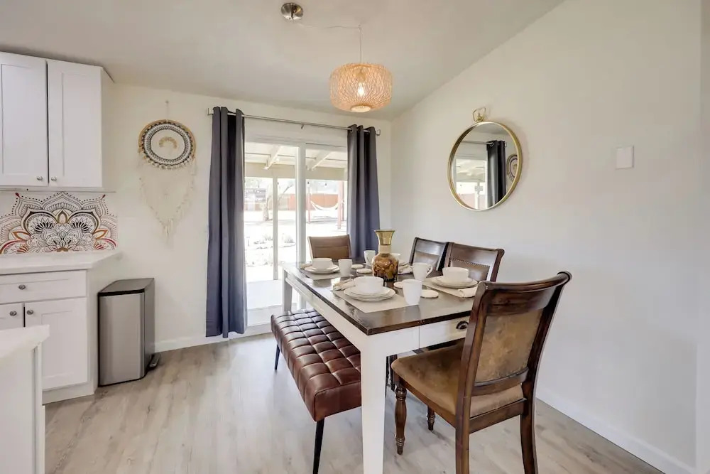 Mtn-view Home w/ Hot Tub: 8 Mi to Joshua Tree!