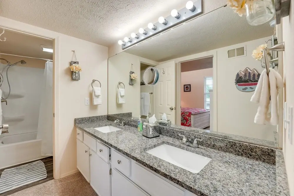 Branson Vacation Rental w/ Loft ~ 4 Mi to Downtown