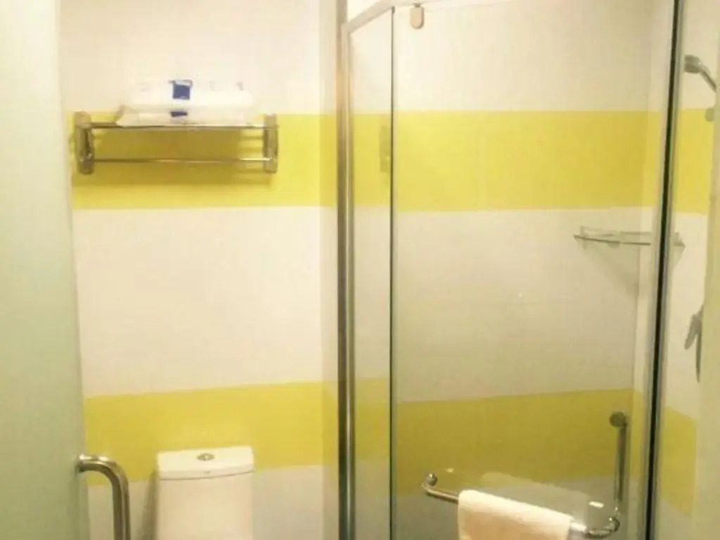 7Days Inn Chain Hotel (Tianjin Jiaotong Institute Caozhuang Subway Station)