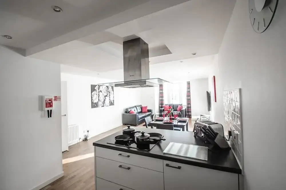 Orange Apartments - 22 Polmuir Gardens LTD