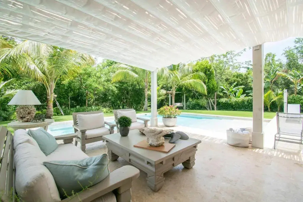 Stylish Fully-staffed Villa Near Beach and Lagoons in Exclusive Golf Resort