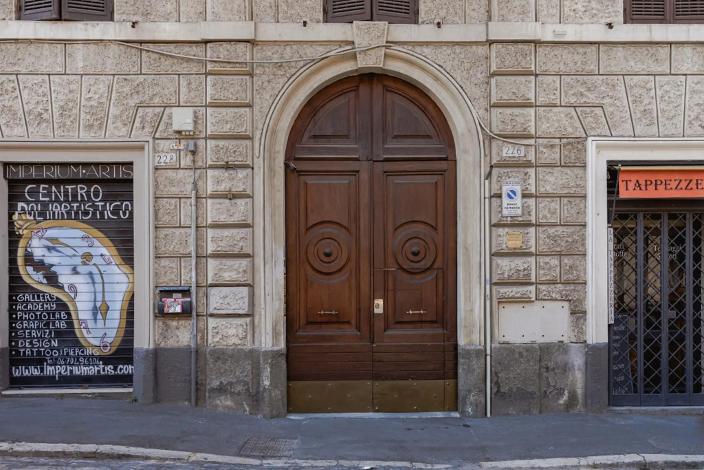 Classic apartment near the Colosseum