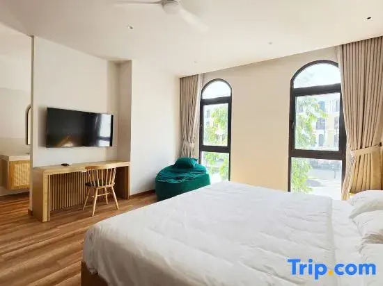 Les Amis Phu Quoc - Grand World whole house 18 pax, near the beach.