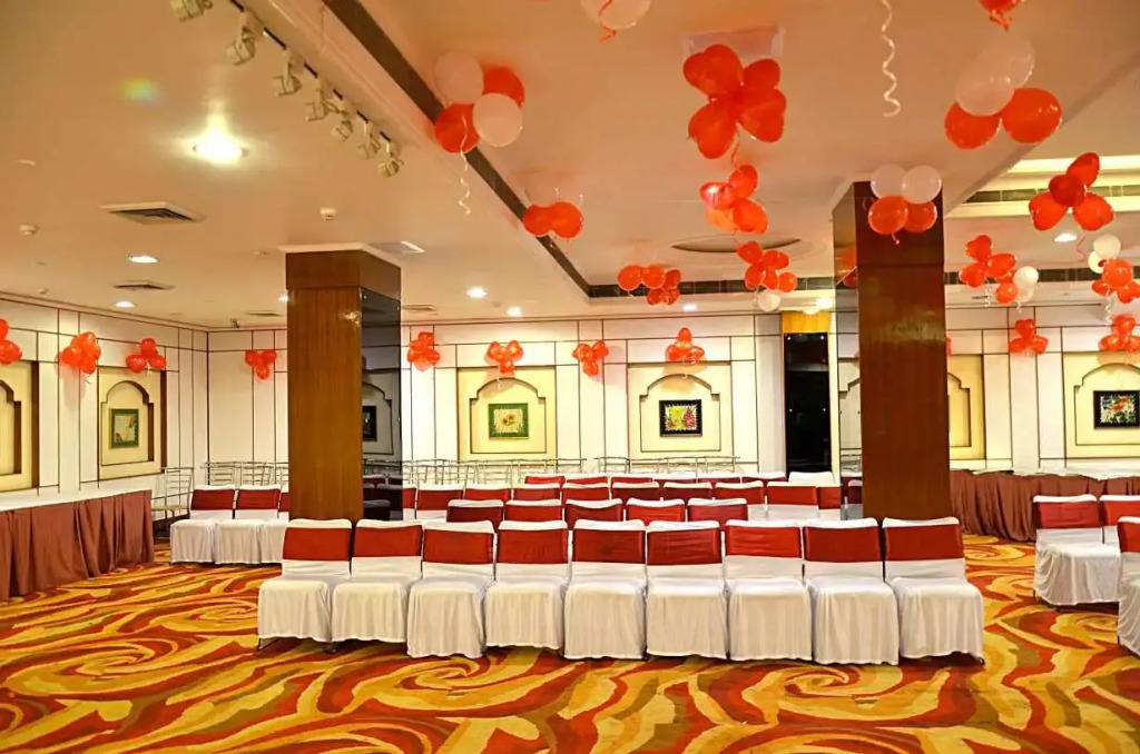 Hotel Meraden Grand