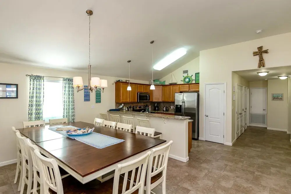 ReelEm Inn 614 by RedAwning