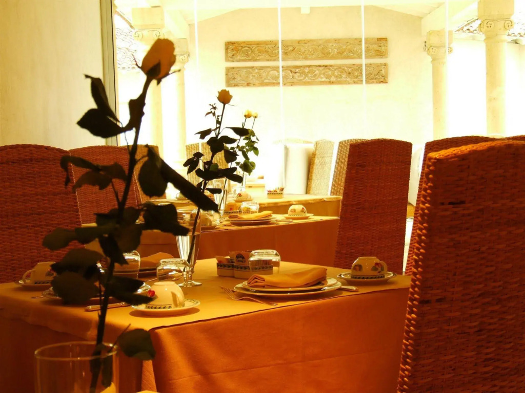 Tarthes Hotel