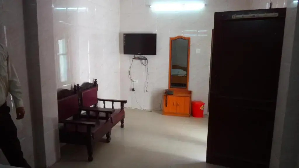 Hotel Classic 7 by OYO Rooms