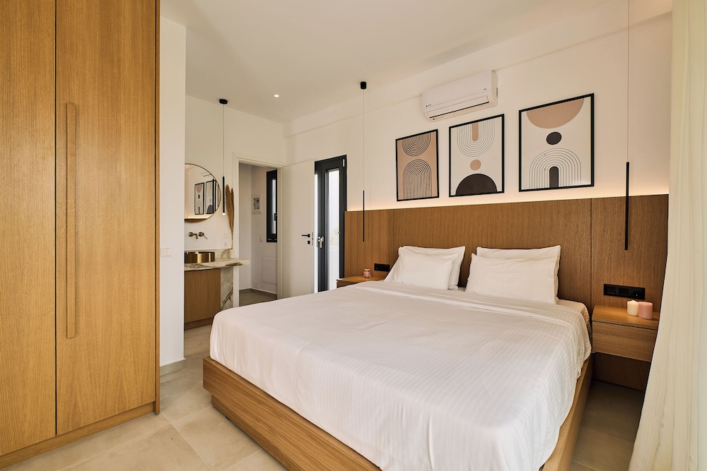POLYTELIA - Luxury Living