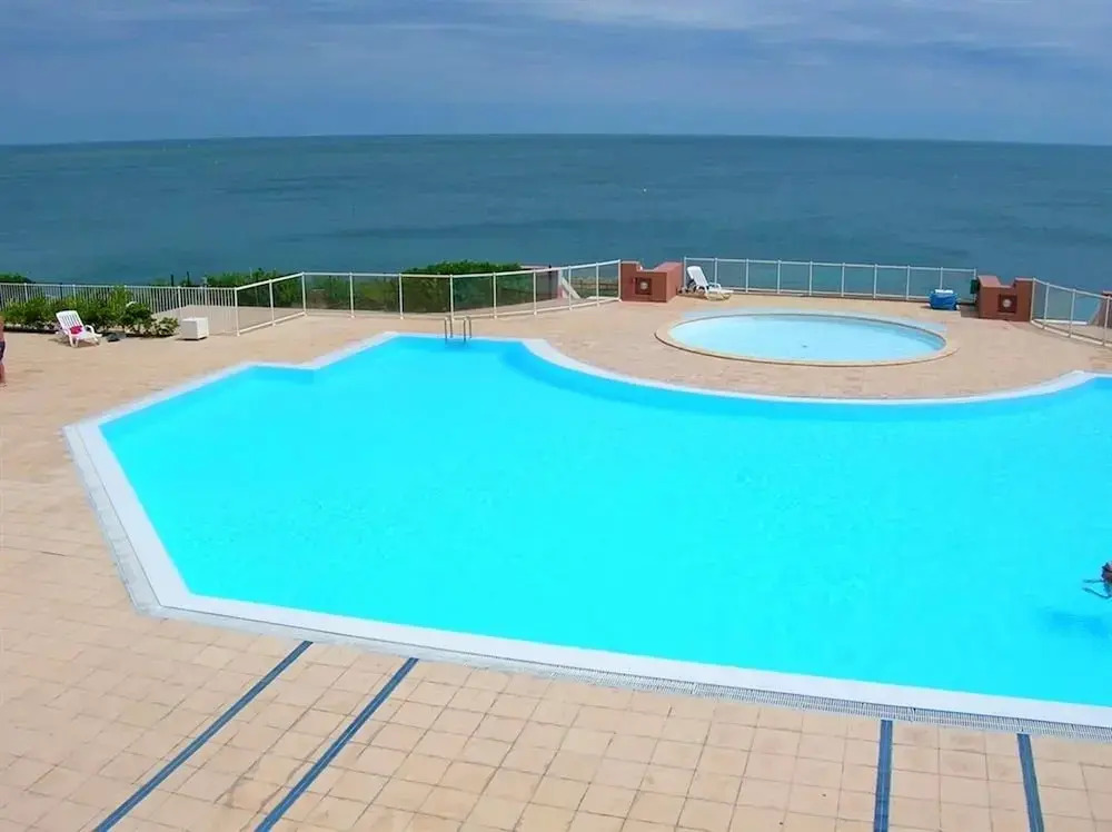 Studio In Sete With Wonderful Sea View Shared Pool Enclosed Garden 200 M From The Beach
