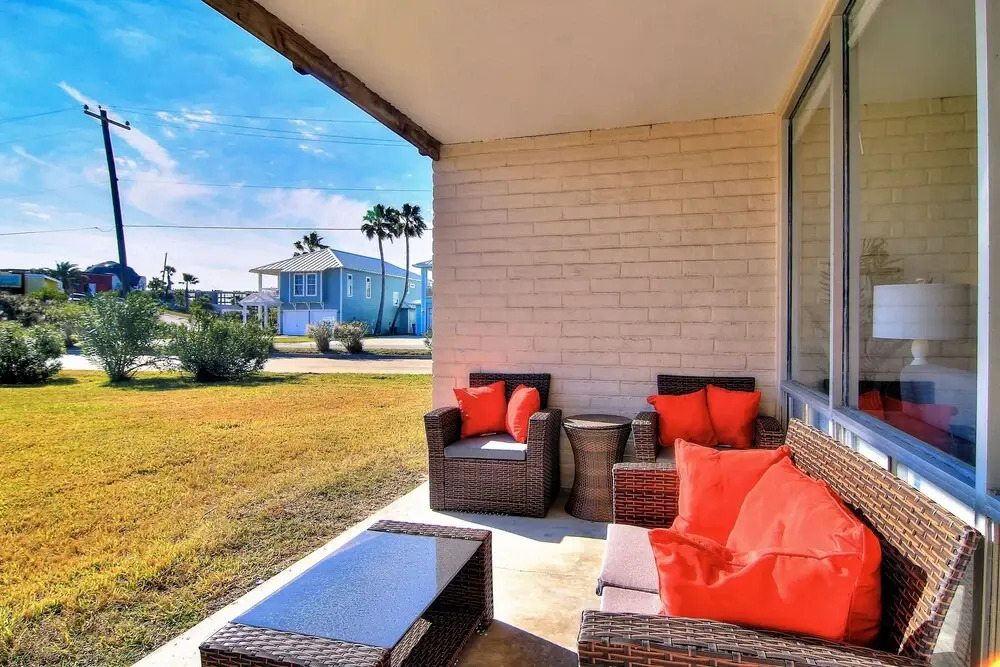 Tropical Haven 2 Bedroom Condo by Redawning