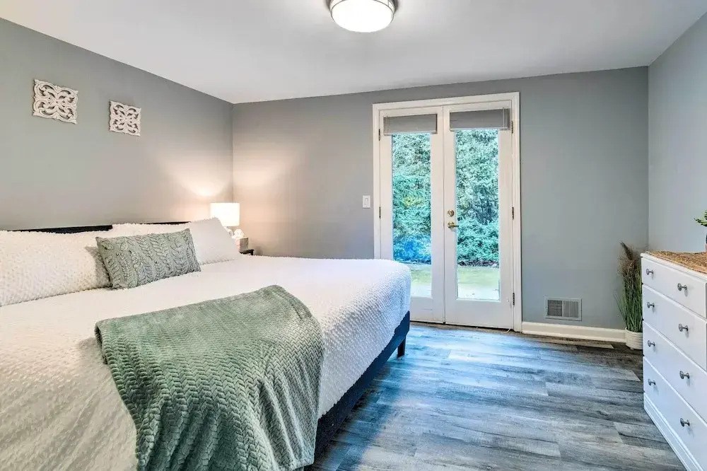 Spacious Rochester Home w/ Heated Pool & Hot Tub