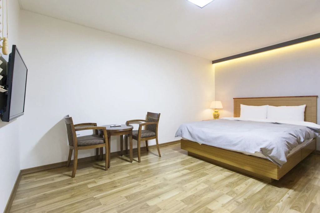 Gyeongpodae The Hotel Business